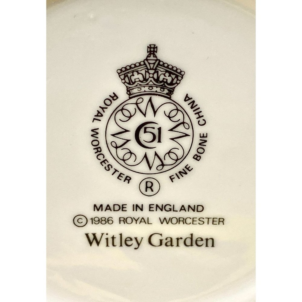 SOLD*** Royal Worcester vase England Bone China Floral, 5 3/4” High - Picture 7 of 16